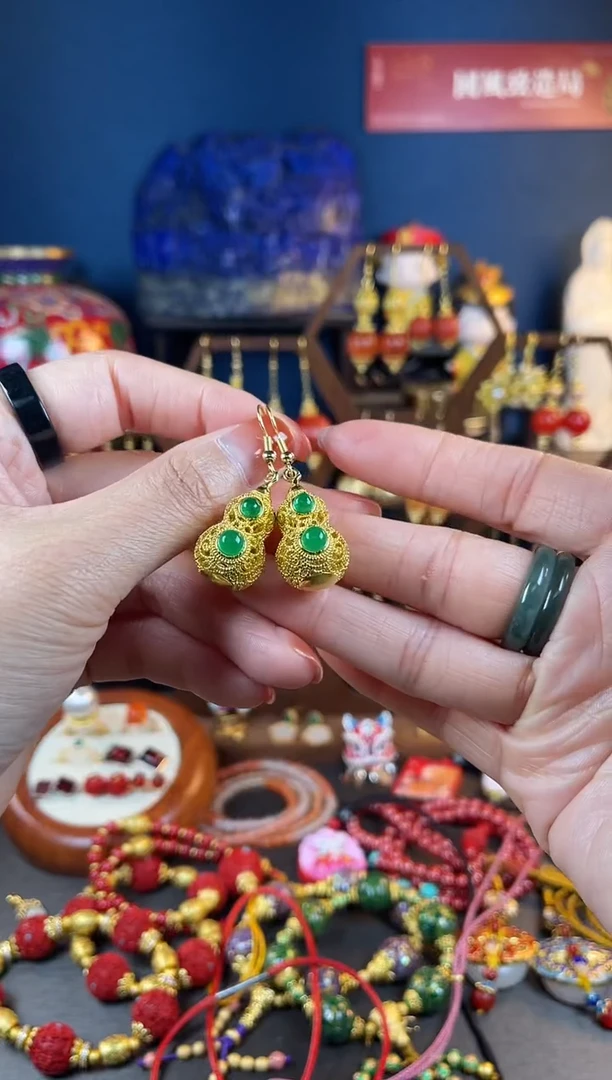 【闪购商品】绿色葫芦珐琅耳钩