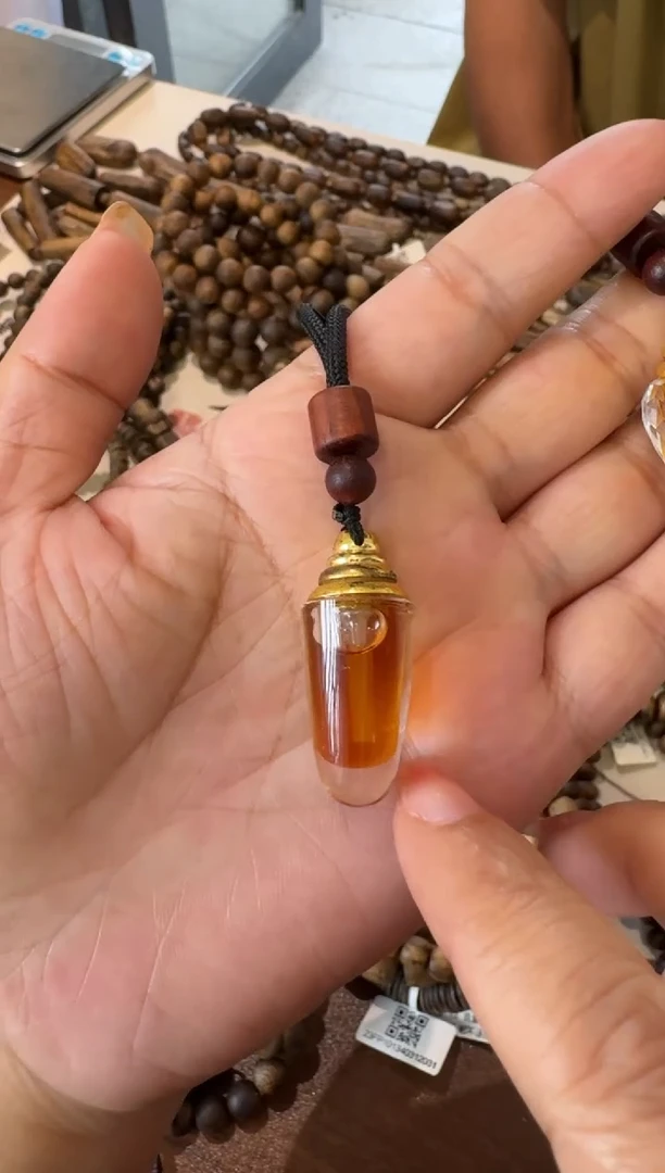 沉香沉香精油1克精油吊坠多样性发货一条