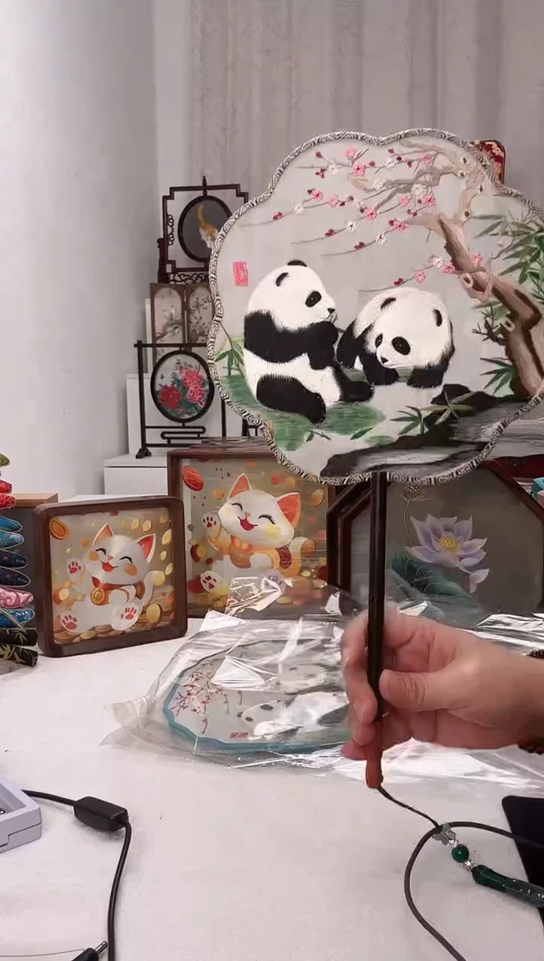 扇子苏绣作品手工团扇