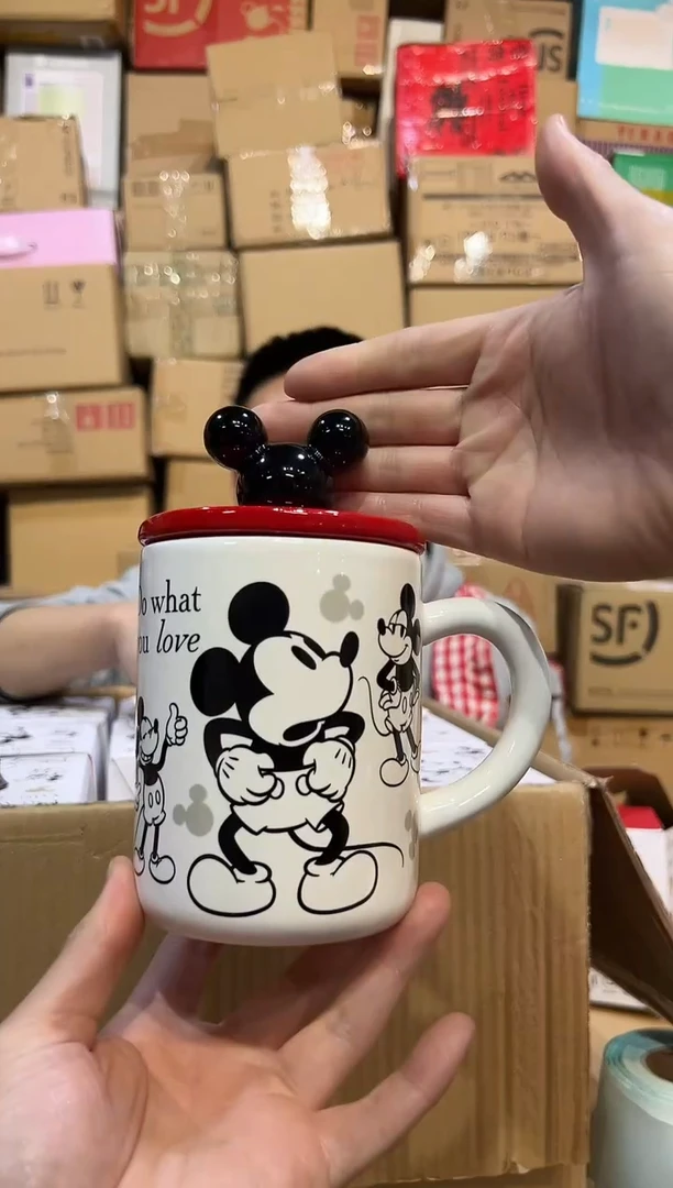 【闪购商品】杯原盒米奇手稿带盖杯