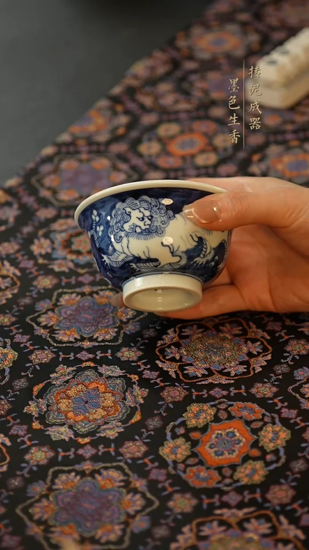 瓷片 蓝地狮子 压手杯