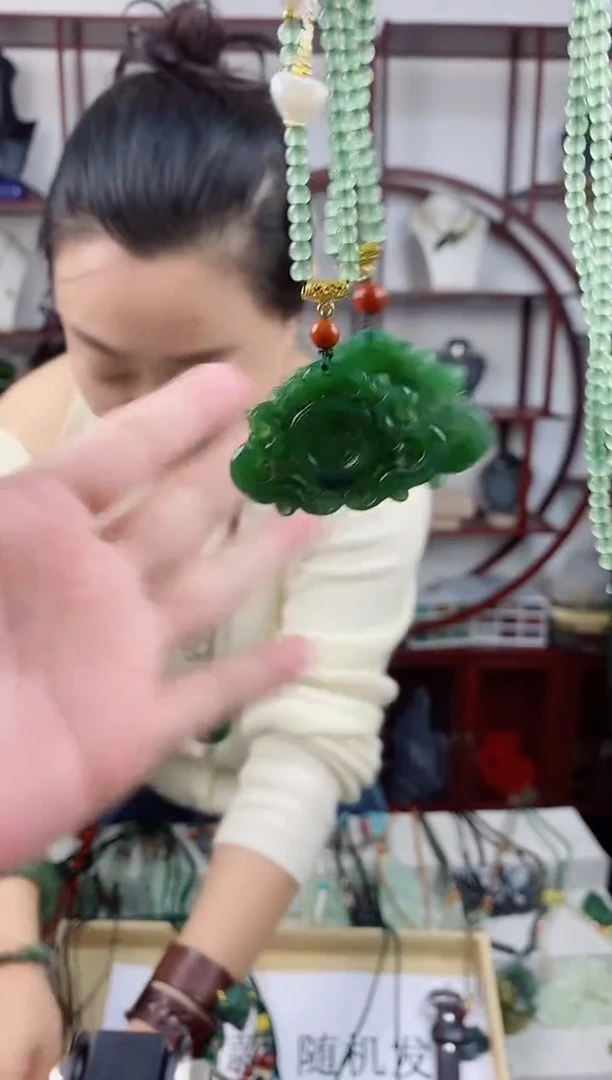 未镶嵌岫玉颈饰微瑕疵1碧2玉