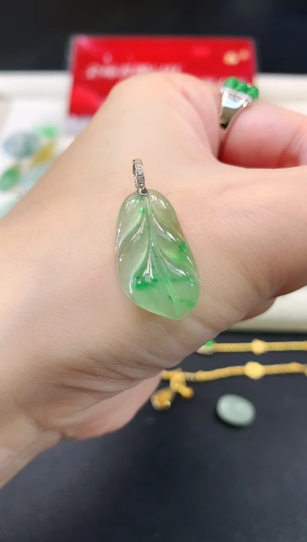 吊坠(不含链)18K金镶嵌翡翠叶子|3500