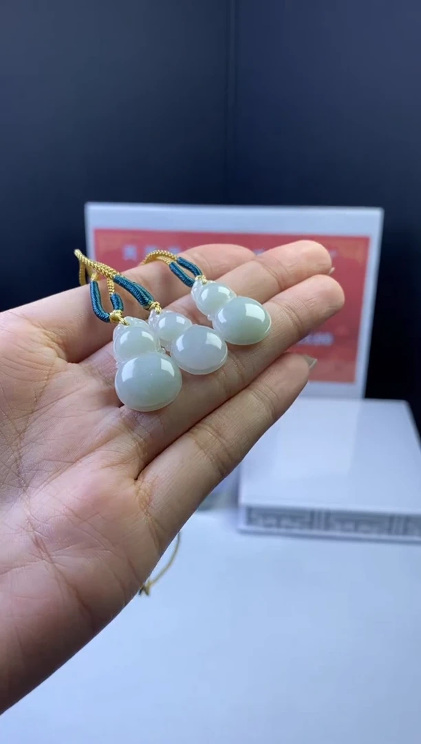 【闪购商品】翡翠吊坠(不含链)未镶嵌葫芦 多样性发一件