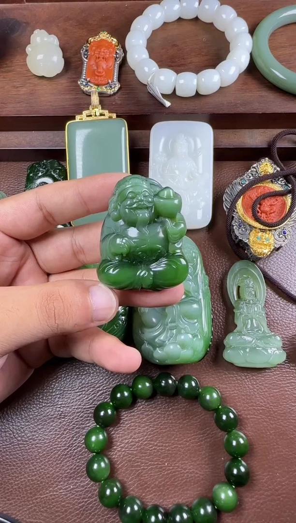颈饰未镶嵌和田玉挂件