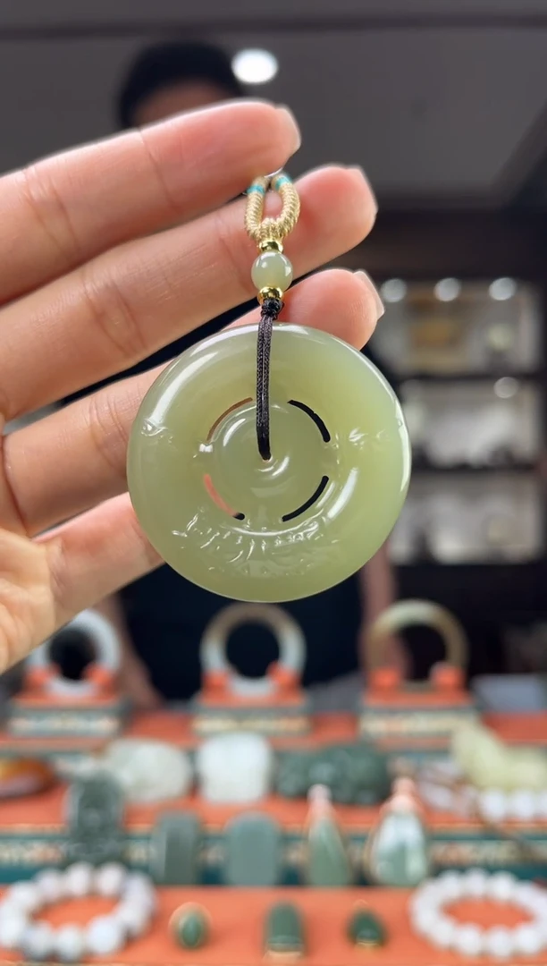 和田玉未镶嵌颈饰佩佩