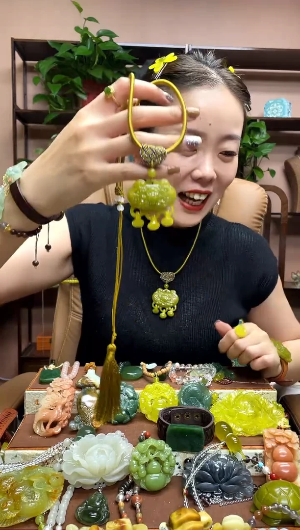 未镶嵌岫玉吊坠多样性发货发其中之一