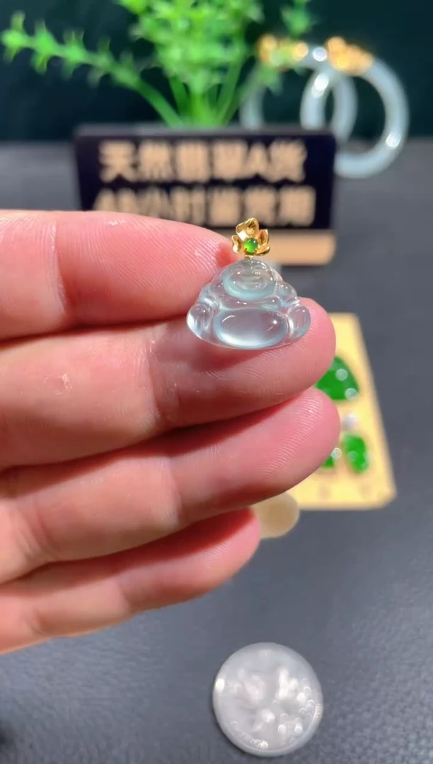 翡翠18K金镶嵌颈饰翡翠