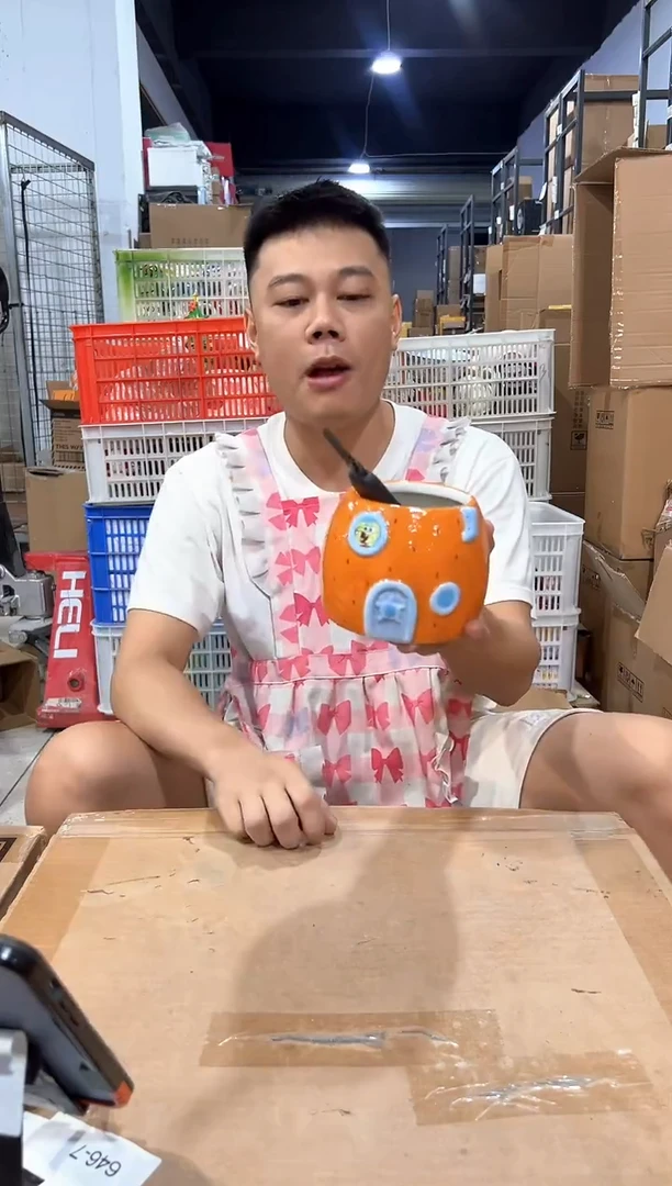 瓷片小号海绵宝宝笔筒