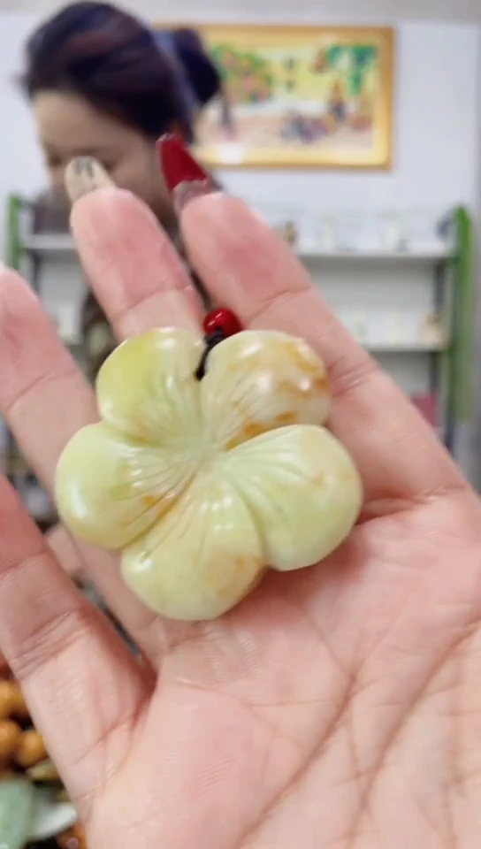 未镶嵌岫玉吊坠