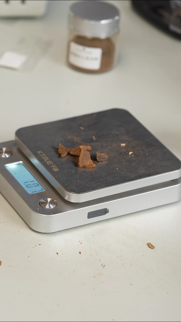 沉香沉香碎屑越南富森红土1g