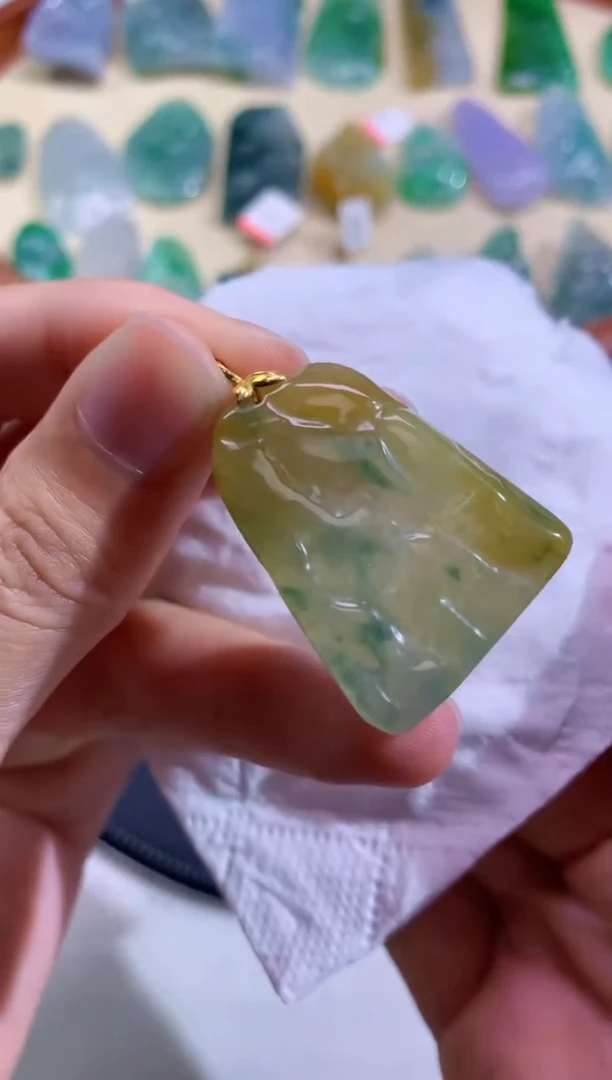 颈饰未镶嵌翡翠
