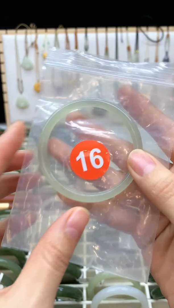 未镶嵌手镯和田玉不****?手镯3