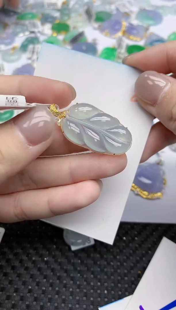 【闪购商品】翡翠挂件18K金镶嵌天然翡翠A货