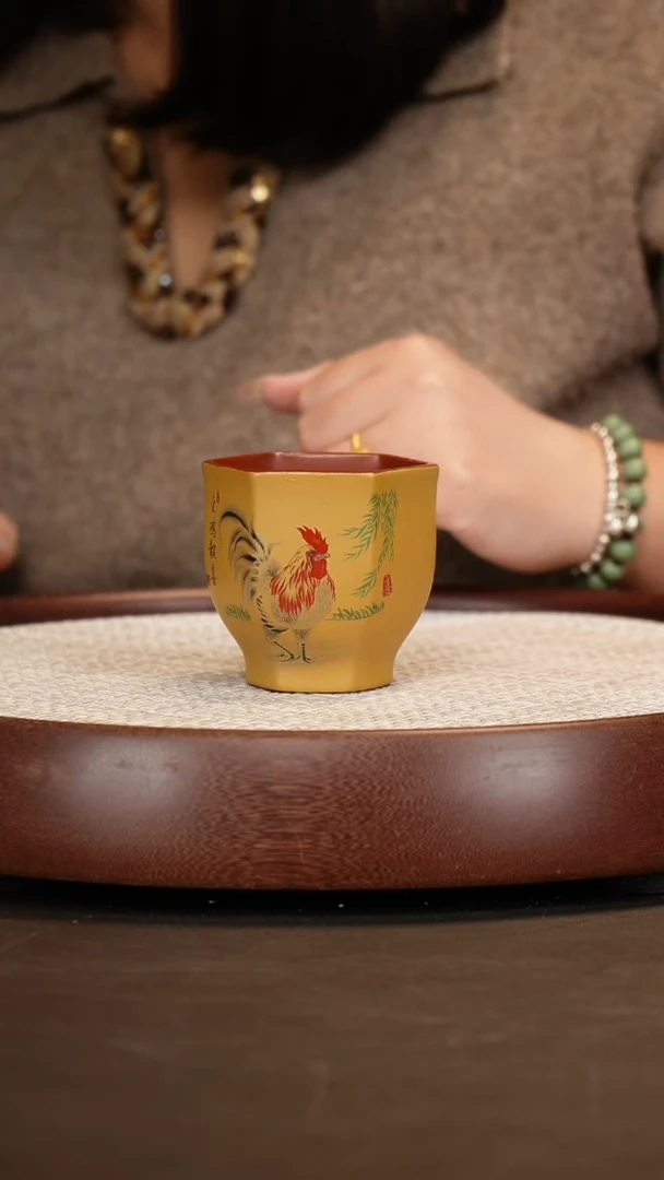 紫砂双色粉浆公鸡六方杯