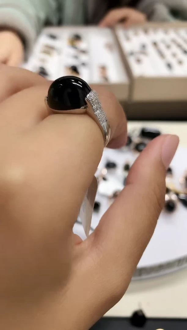 颈饰未镶嵌翡翠月**暖净货