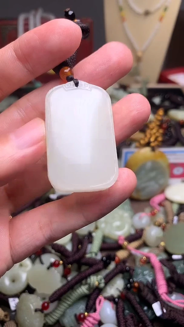 玉新疆料青海料清水平安牌吊坠