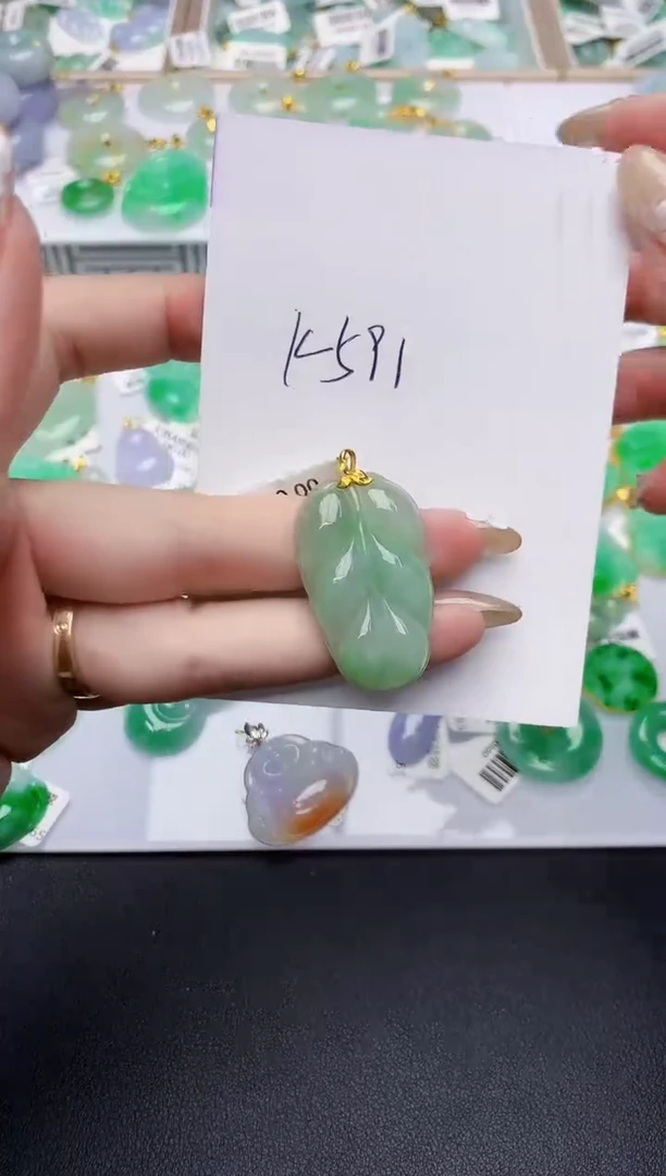 翡翠18K金镶嵌颈饰天然缅甸A货翡翠