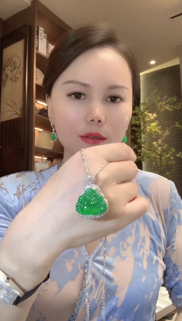 吊坠(不含链)18K金镶嵌翡翠C29