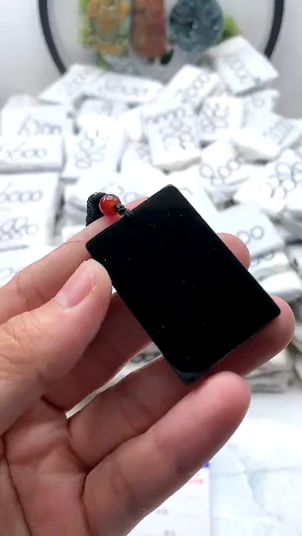 【闪购商品】和田玉（墨玉）颈饰未镶嵌无事牌