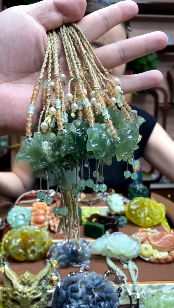 未镶嵌岫玉吊坠多样性发货发其中之一
