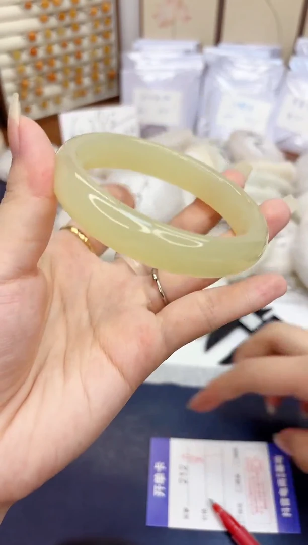 石英质玉手镯未镶嵌212-晴水-圈口64