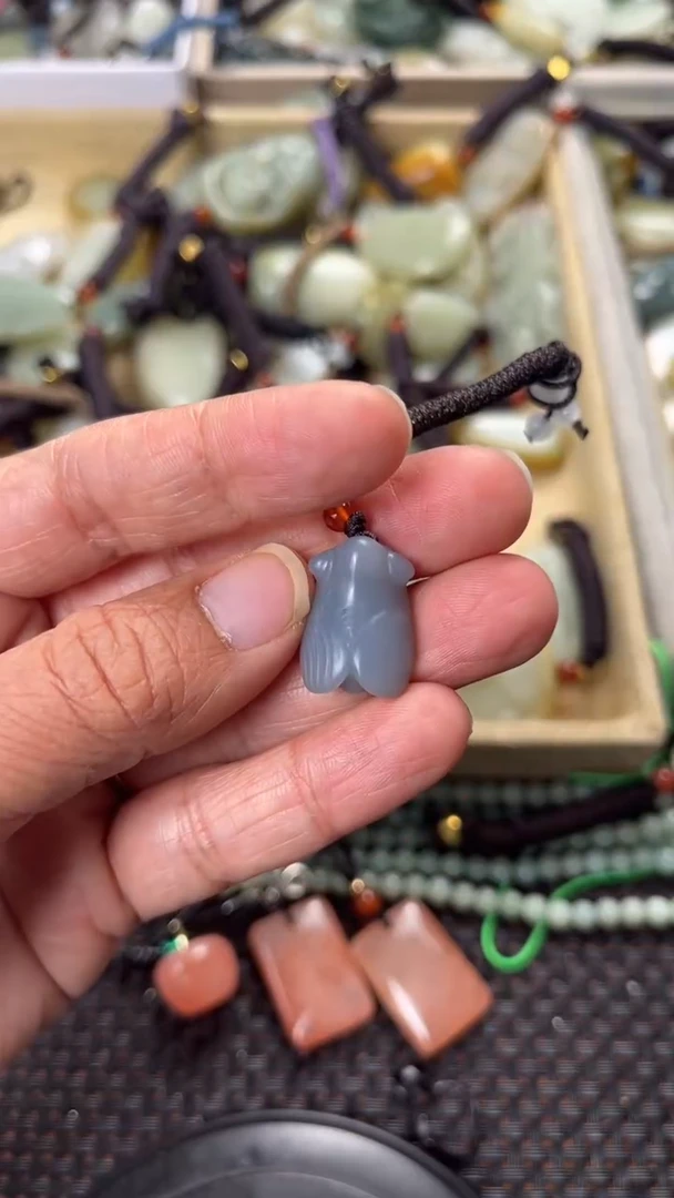 【闪购商品】和田玉颈饰未镶嵌多样性发货没有证书拍一发一有瑕