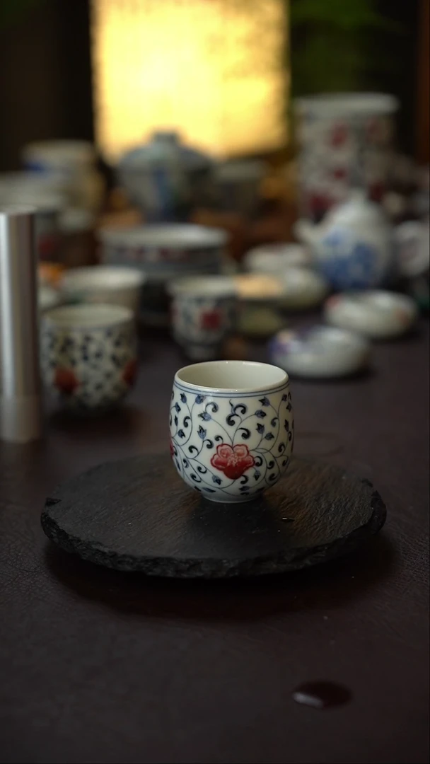 景德镇全手工手绘青花釉里红握手杯
