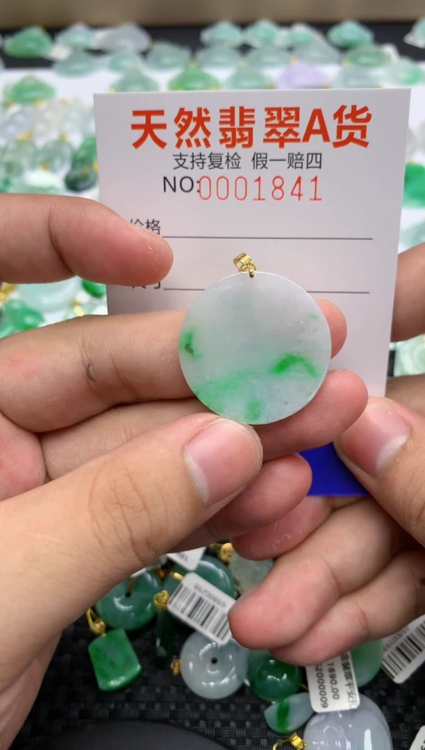 翡翠18K金镶嵌颈饰111111111111