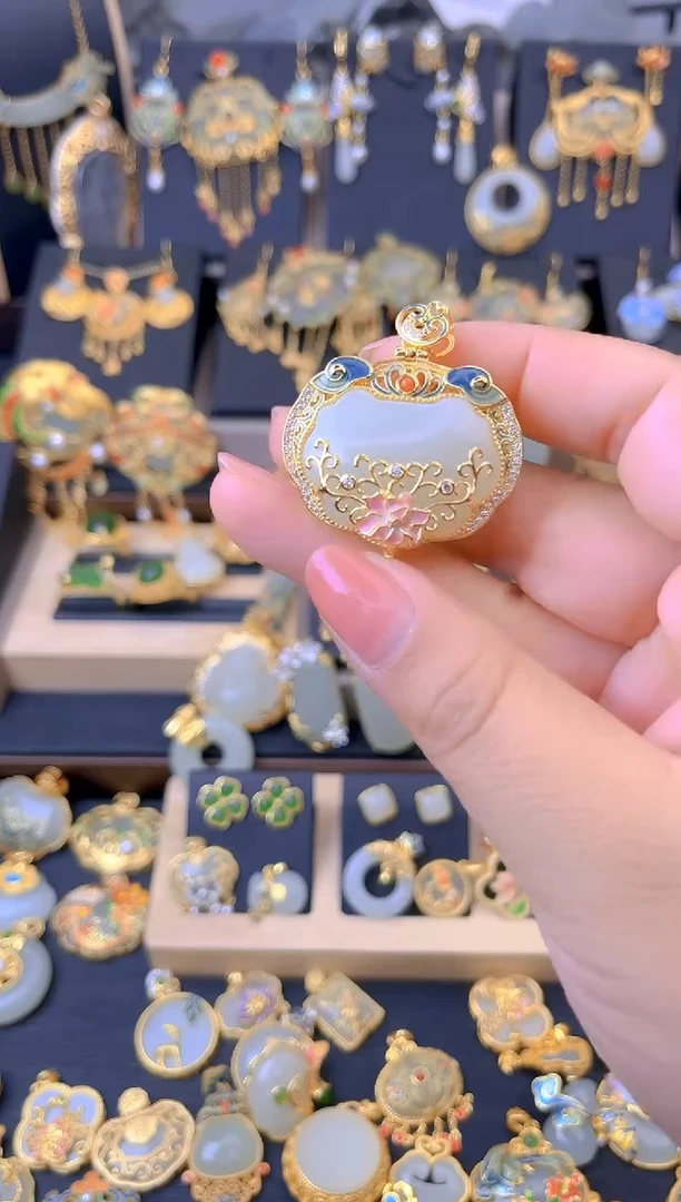 【闪购商品】和田玉吊坠银S925镀金镶嵌莲花香囊如意锁吊坠