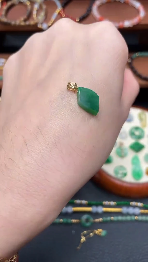 【闪购商品】翡翠吊坠(不含链)18K金镶嵌一个  JK686