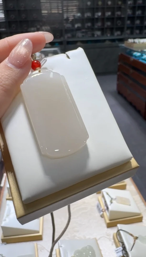 颈饰未镶嵌和田玉无事牌吊坠/配绳