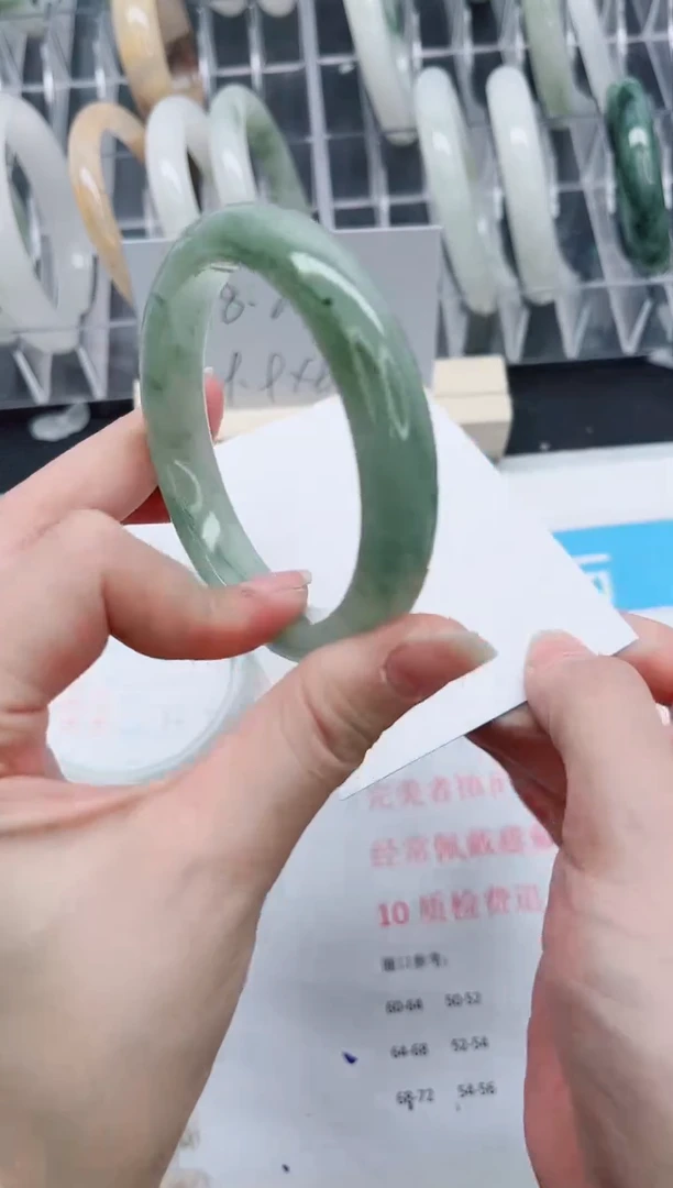 【闪购商品】石英质玉手镯未镶嵌A425-56.1