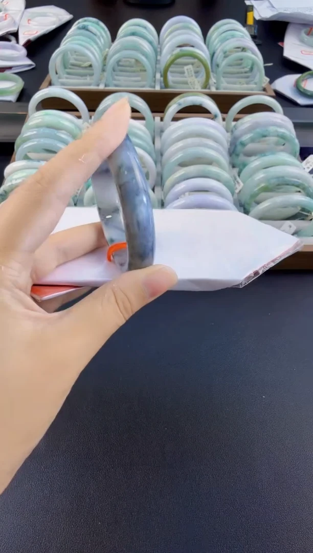 翡翠手镯未镶嵌丰丰翡翠1