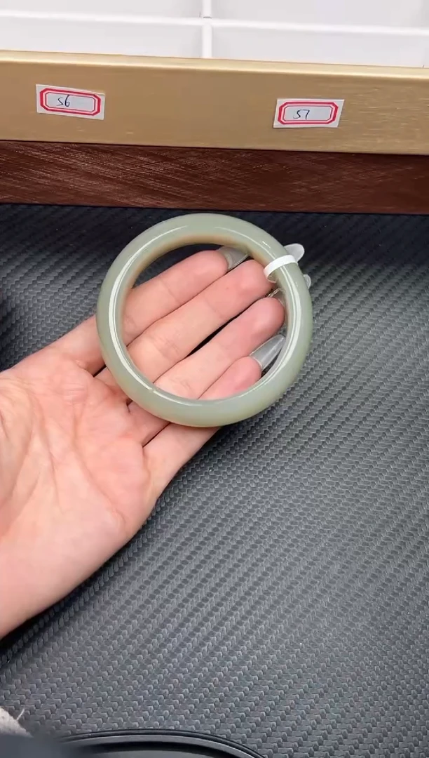 未镶嵌手镯和田玉且末微色差近矿59+手镯JH