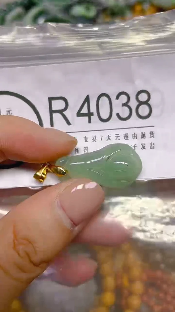颈饰未镶嵌翡翠/ R /翡翠A货，一件也是批发价