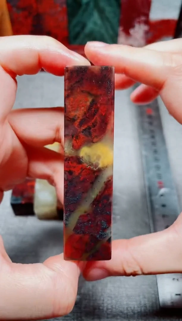 玉桂林鸡血玉石素章2.0左右红2