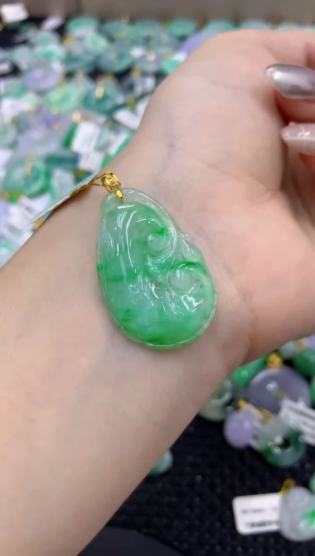 颈饰18K金镶嵌翡翠天然缅甸翡翠A货