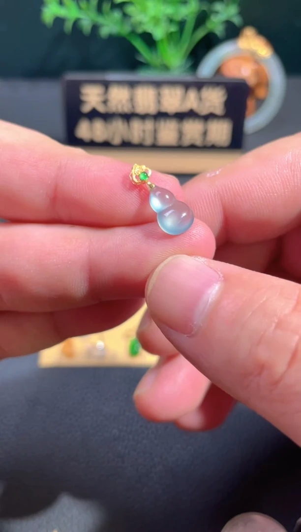 颈饰18K金镶嵌翡翠翡翠