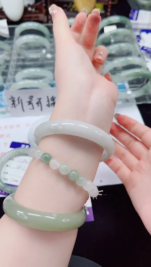 未镶嵌手镯石英质玉156-59/60