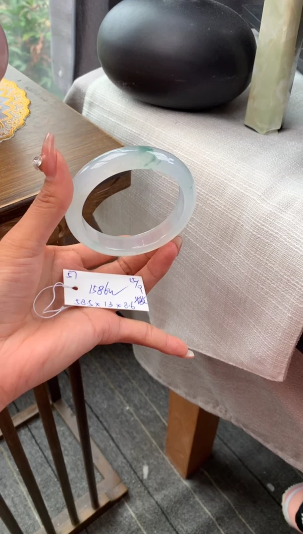 未镶嵌手镯翡翠手镯