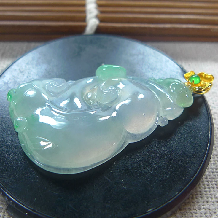 缅甸天然翡翠a货 老坑冰种飘绿事事如意吊坠镶18k金