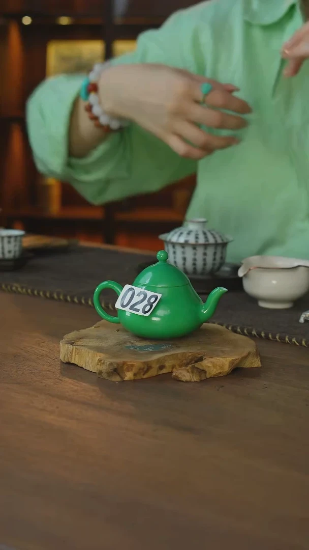 绿色飞鹤壶...028