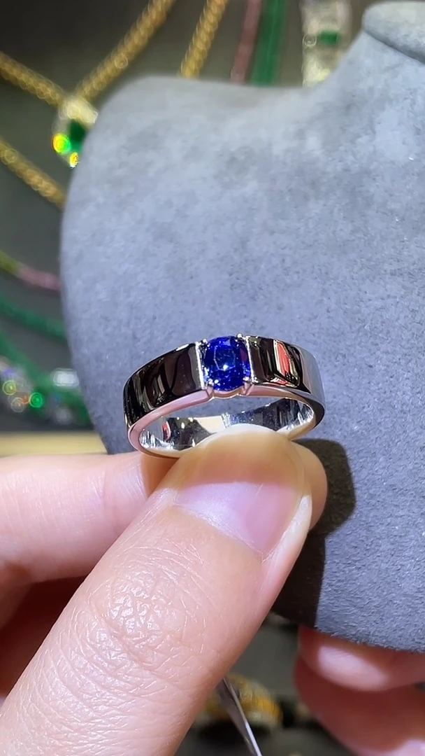 蓝宝石戒指18K金镶嵌斯里兰卡  皇家蓝1.01ct