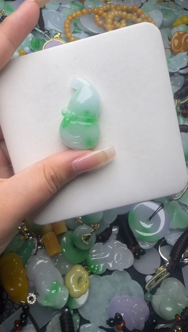 翡翠未镶嵌颈饰天然缅甸翡翠吊坠