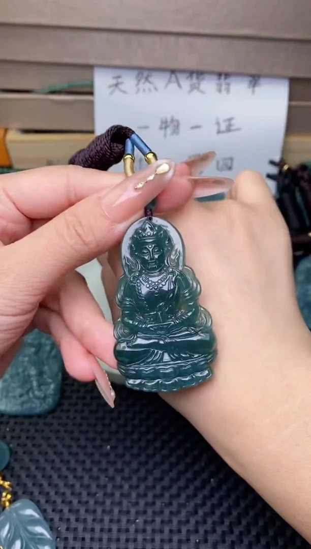翡翠未镶嵌颈饰