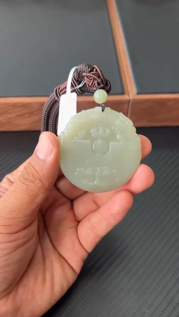 未镶嵌和田玉把件且末微色差近矿把件