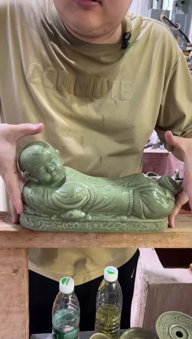 耀州窑青瓷娃娃枕头