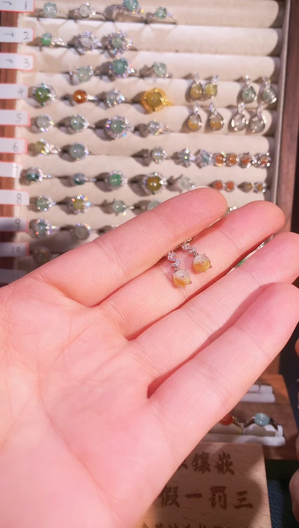 银S925镶嵌翡翠耳钉笑***?S925银镶翡翠平安扣耳钉