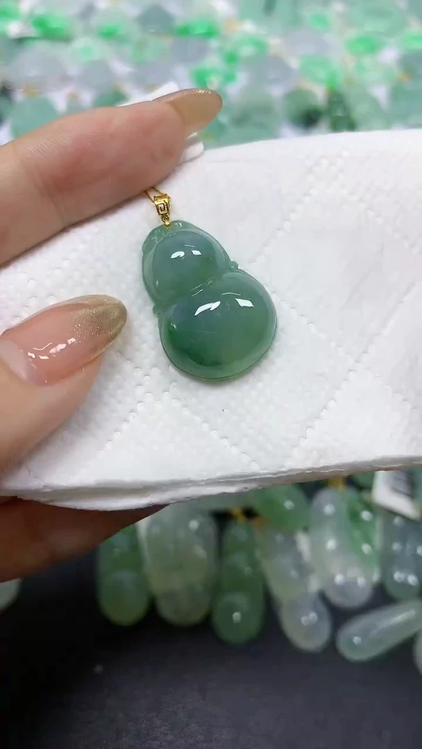 颈饰18K金镶嵌翡翠1